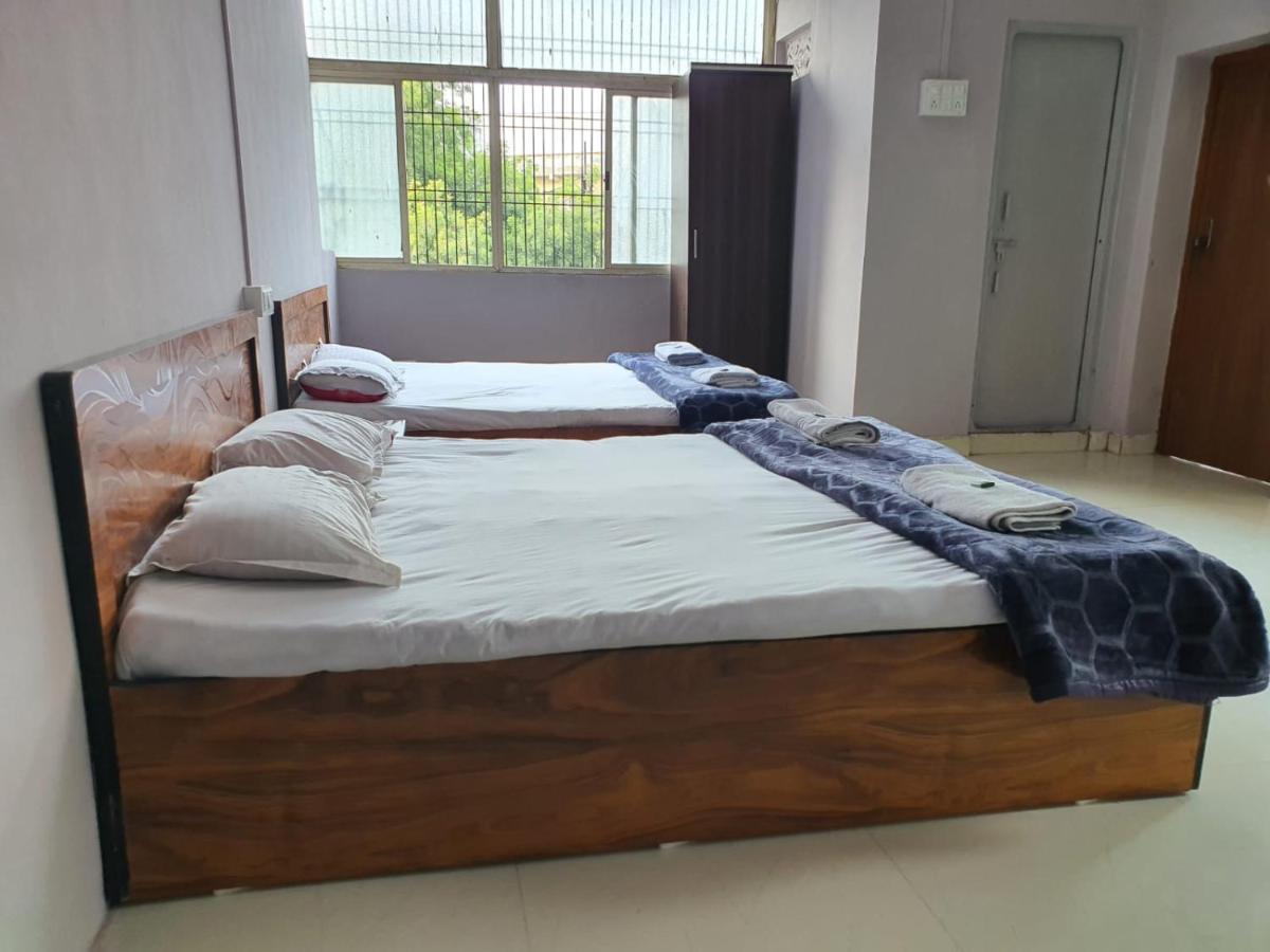 Hotel Family Stay Beside Railway Station Aurangābād Exterior foto
