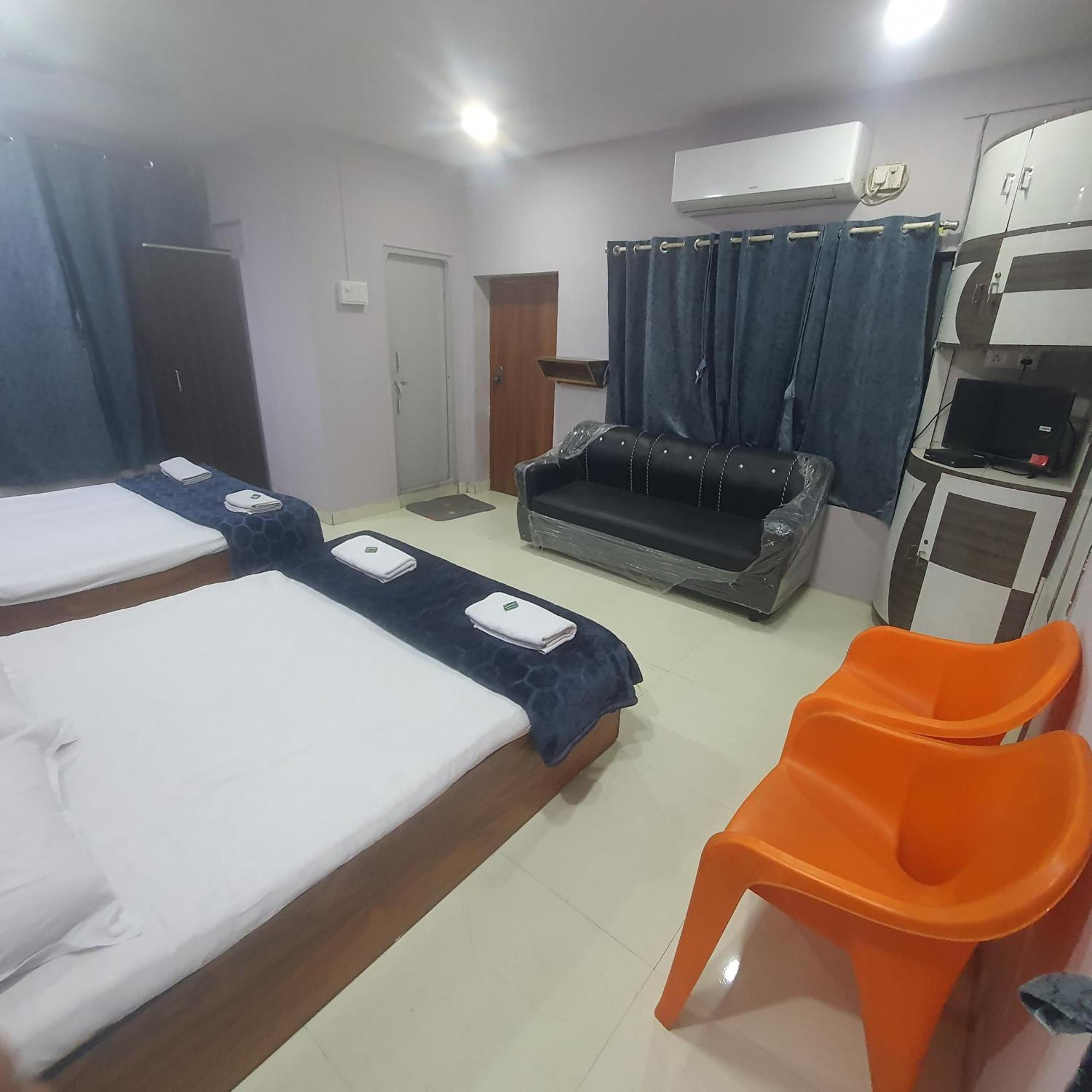 Hotel Family Stay Beside Railway Station Aurangābād Exterior foto