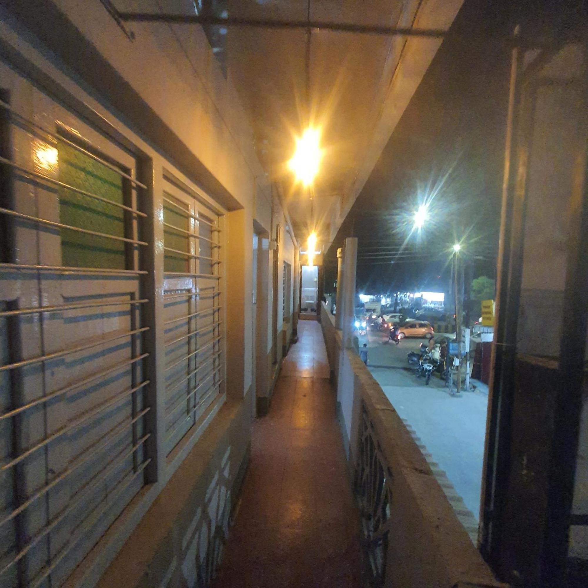 Hotel Family Stay Beside Railway Station Aurangābād Exterior foto