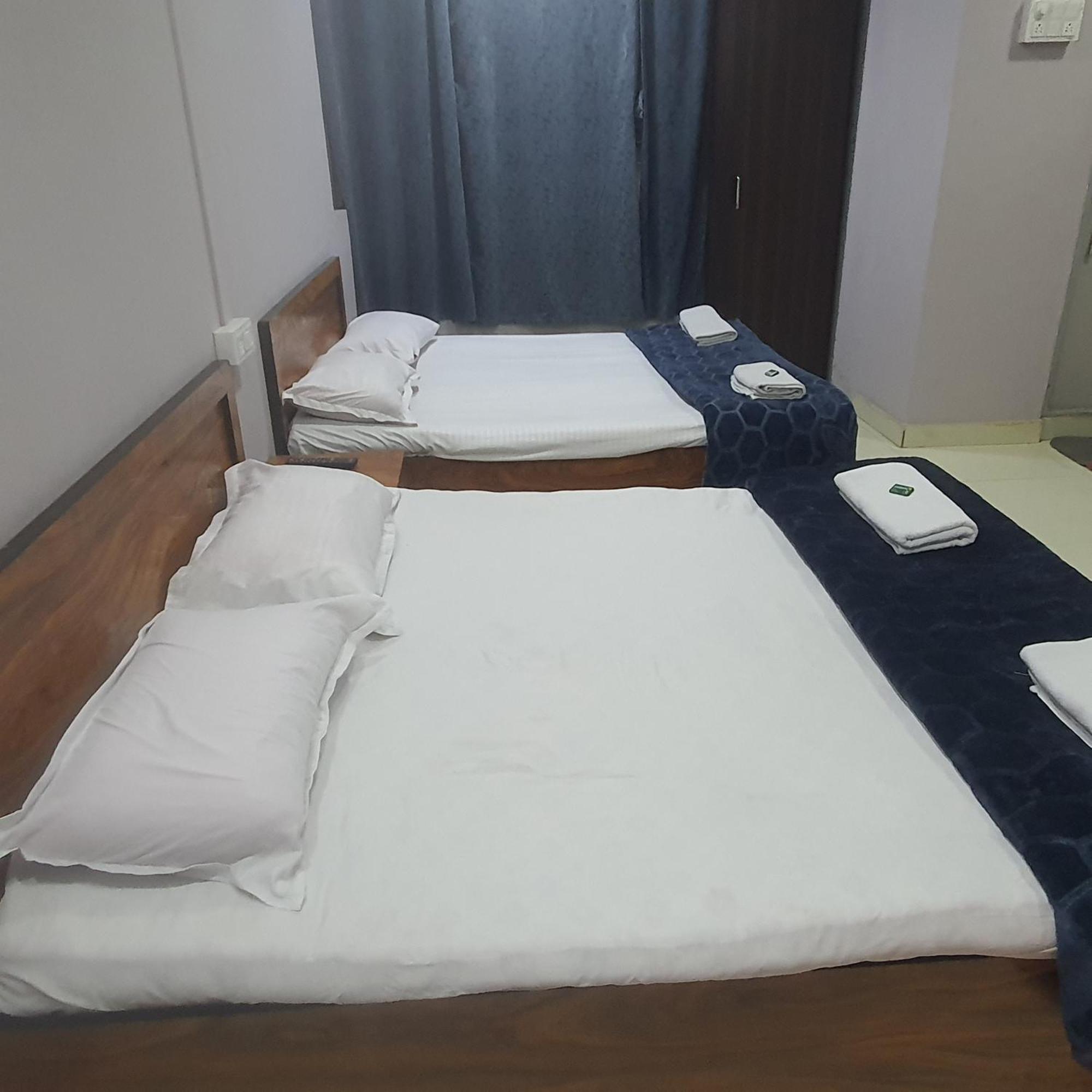 Hotel Family Stay Beside Railway Station Aurangābād Exterior foto
